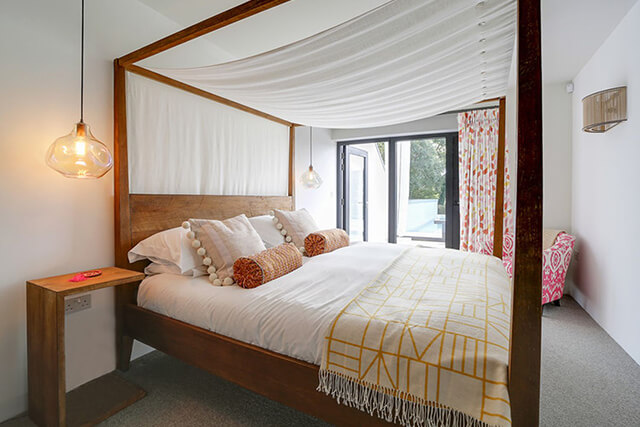 marketing your holiday home - bedroom with four poster bed