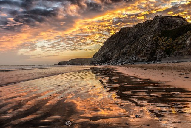 sunset along Treyarnon Bay