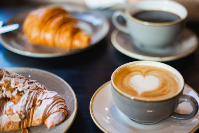A bite to eat in a café
